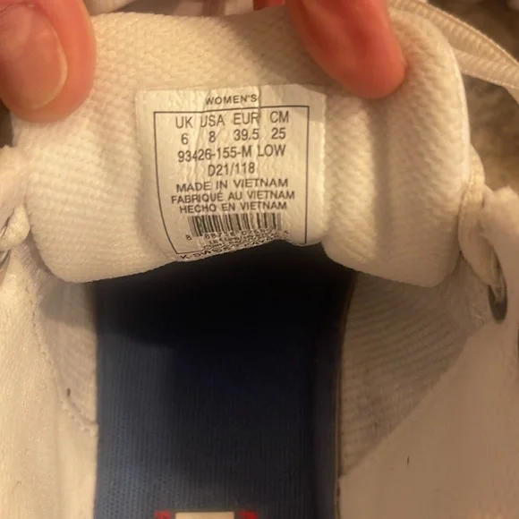 K Swiss shoes white size 8 very gently worn. - Picture 7 of 8